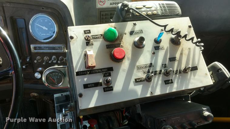 image for item BU9908 1989 Ford L8000 dump truck