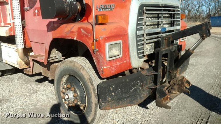 image for item BU9908 1989 Ford L8000 dump truck