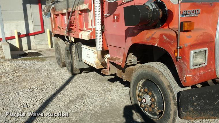 image for item BU9908 1989 Ford L8000 dump truck