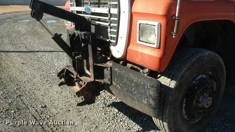 image for item BU9908 1989 Ford L8000 dump truck