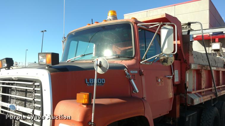 image for item BU9908 1989 Ford L8000 dump truck