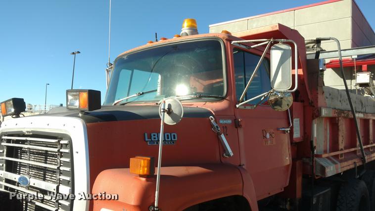 image for item BU9908 1989 Ford L8000 dump truck
