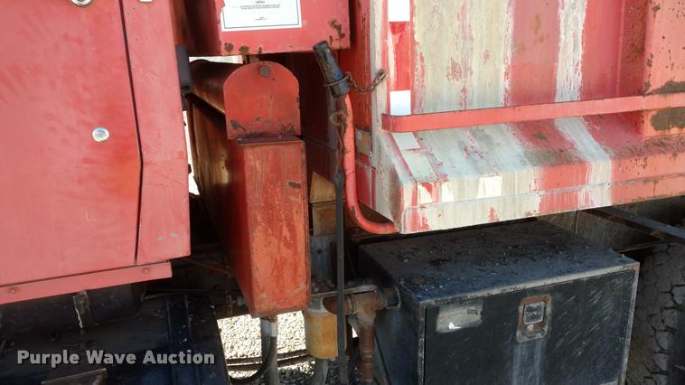 image for item BU9908 1989 Ford L8000 dump truck