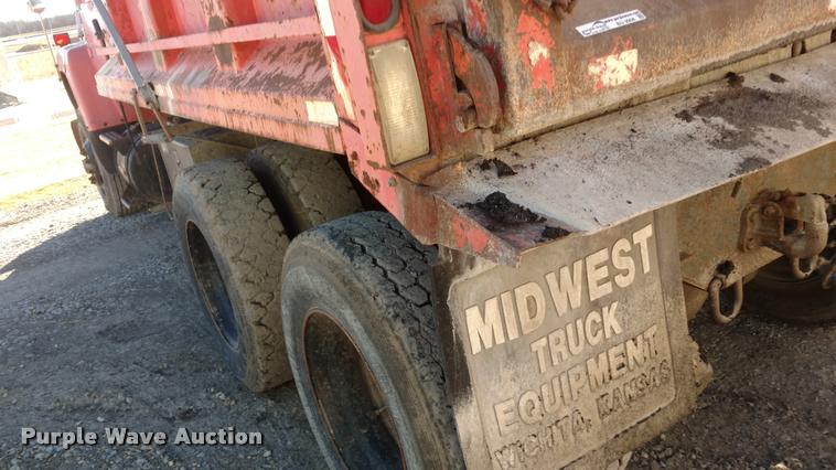 image for item BU9908 1989 Ford L8000 dump truck