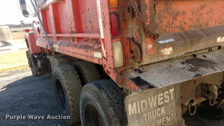 image for item BU9908 1989 Ford L8000 dump truck