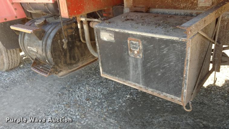 image for item BU9908 1989 Ford L8000 dump truck