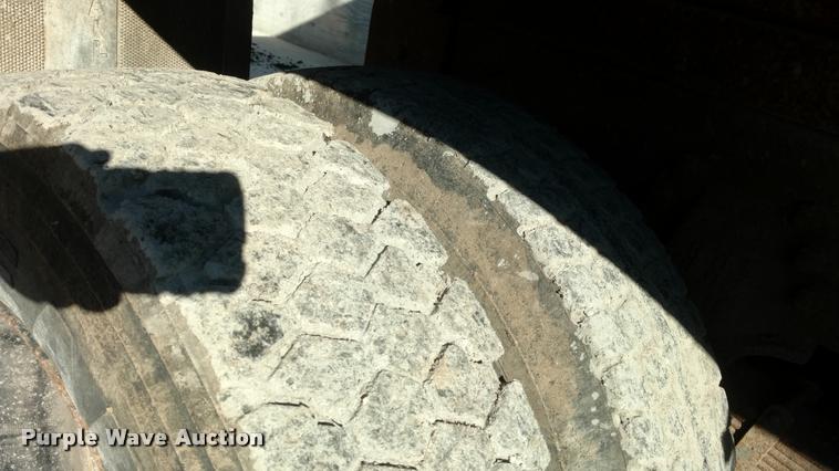 image for item BU9908 1989 Ford L8000 dump truck