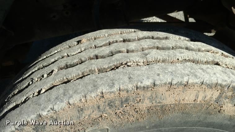 image for item BU9908 1989 Ford L8000 dump truck