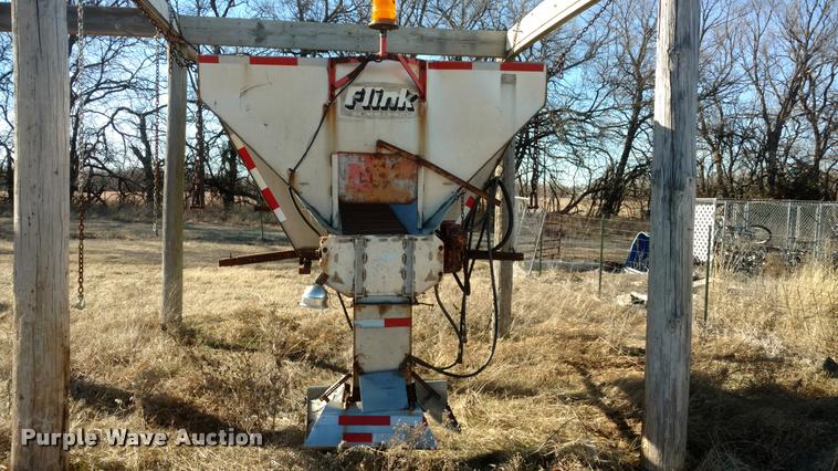 image for item BU9908 1989 Ford L8000 dump truck