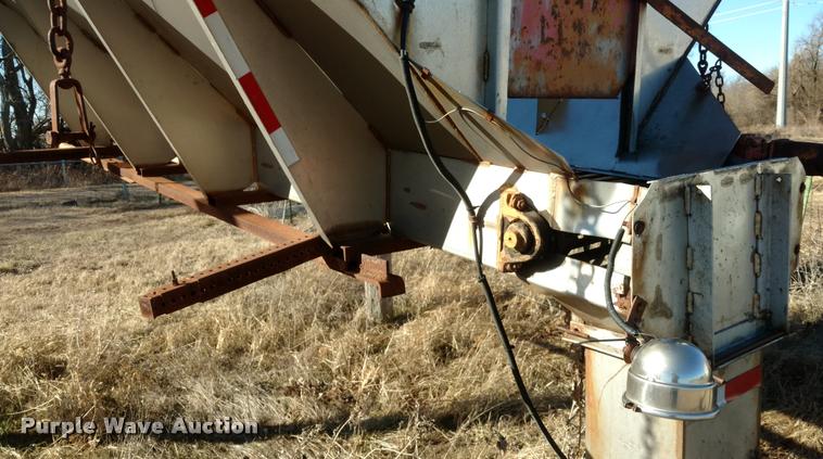 image for item BU9908 1989 Ford L8000 dump truck