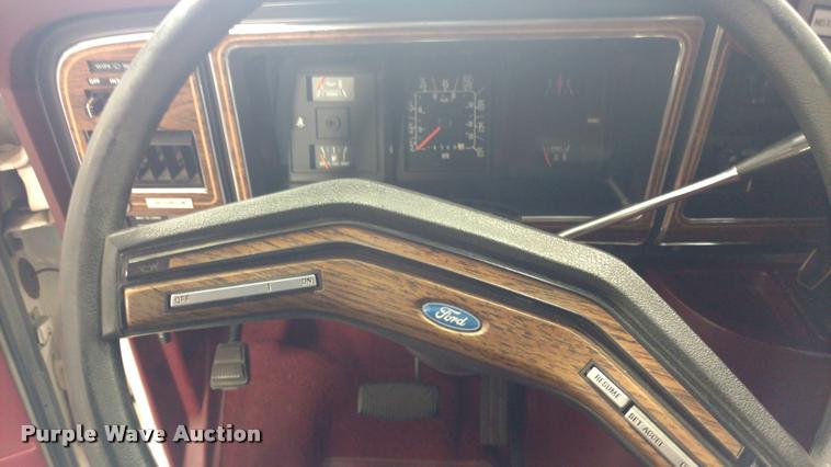 image for item BU9913 1989 Ford Econoline E350 Super ambulance