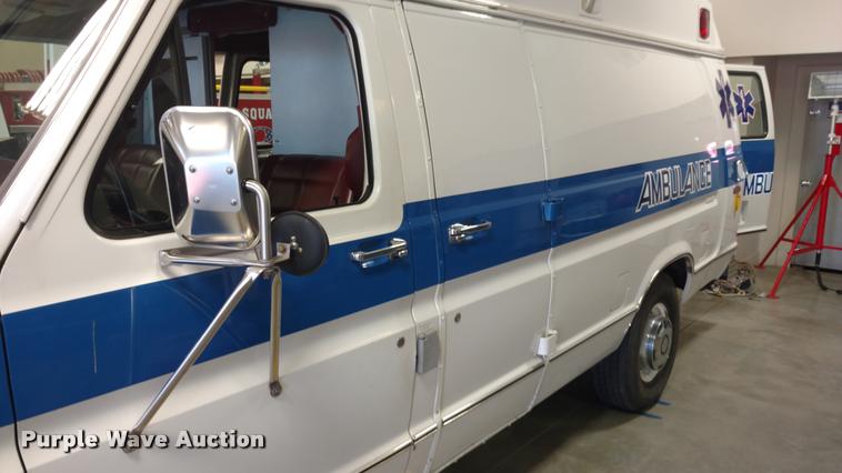 image for item BU9913 1989 Ford Econoline E350 Super ambulance