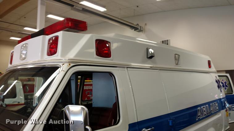 image for item BU9913 1989 Ford Econoline E350 Super ambulance