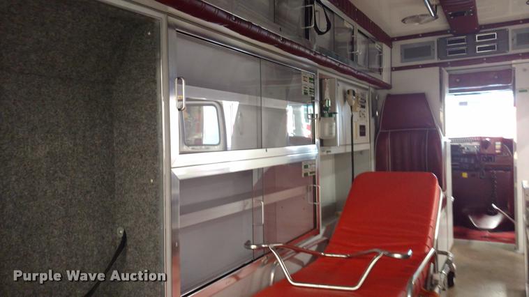 image for item BU9913 1989 Ford Econoline E350 Super ambulance