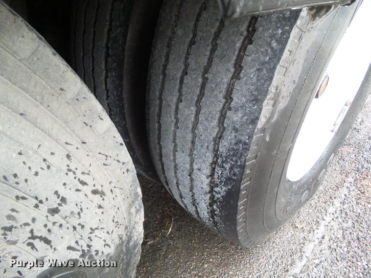 image for item BZ9953 1986 MCI 102A3 bus