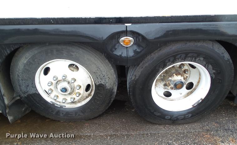 image for item BZ9953 1986 MCI 102A3 bus