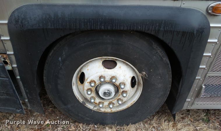 image for item BZ9953 1986 MCI 102A3 bus