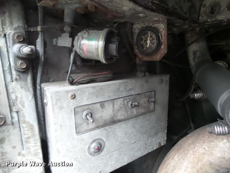 image for item BZ9953 1986 MCI 102A3 bus