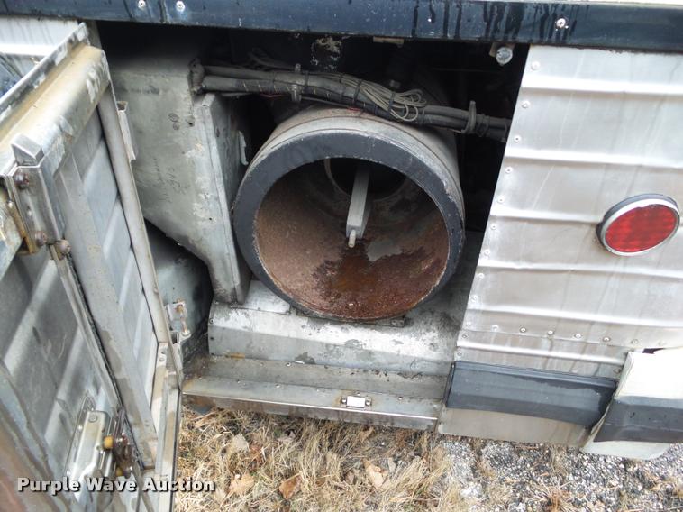 image for item BZ9953 1986 MCI 102A3 bus