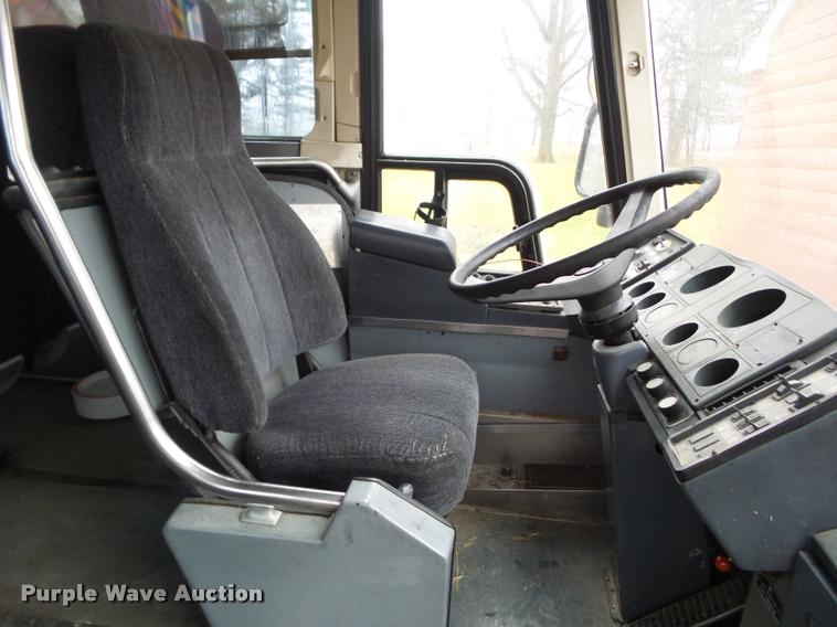 image for item BZ9953 1986 MCI 102A3 bus