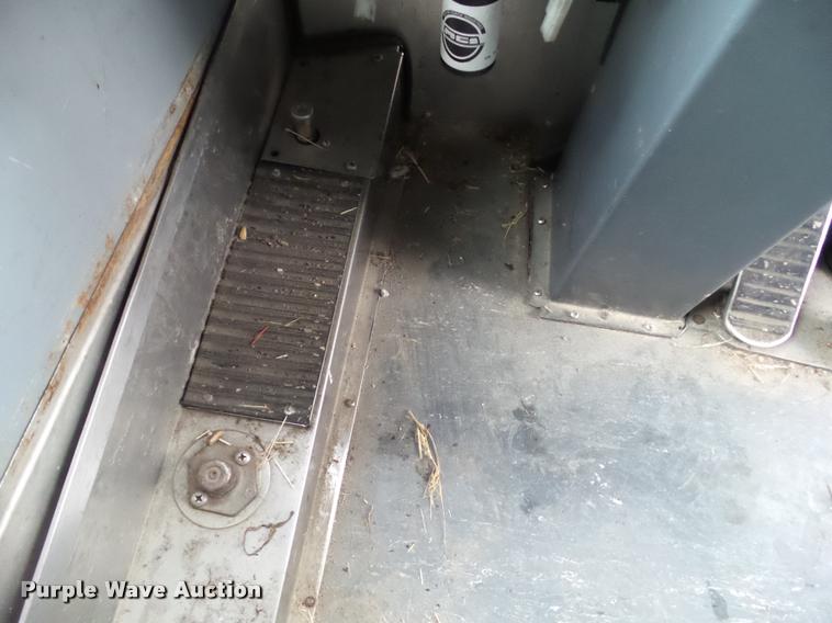 image for item BZ9953 1986 MCI 102A3 bus