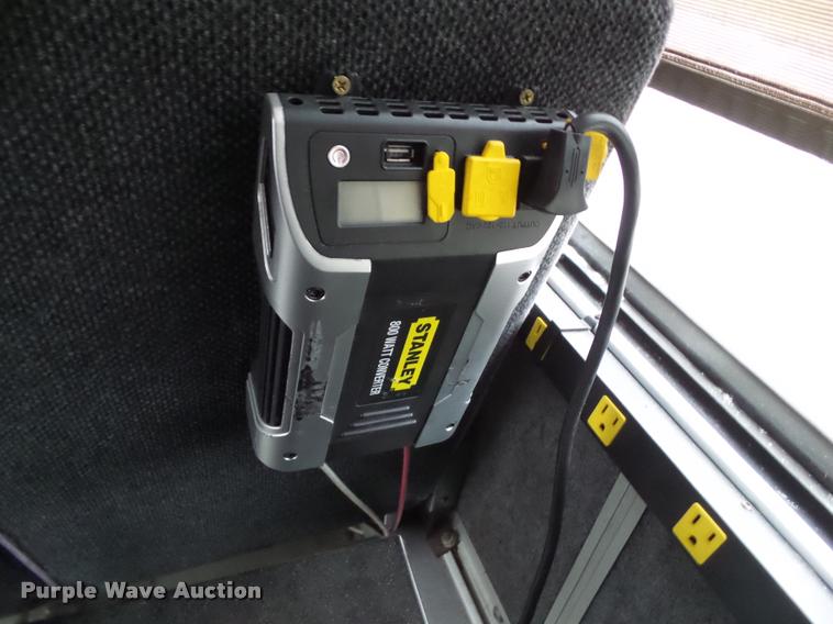 image for item BZ9953 1986 MCI 102A3 bus