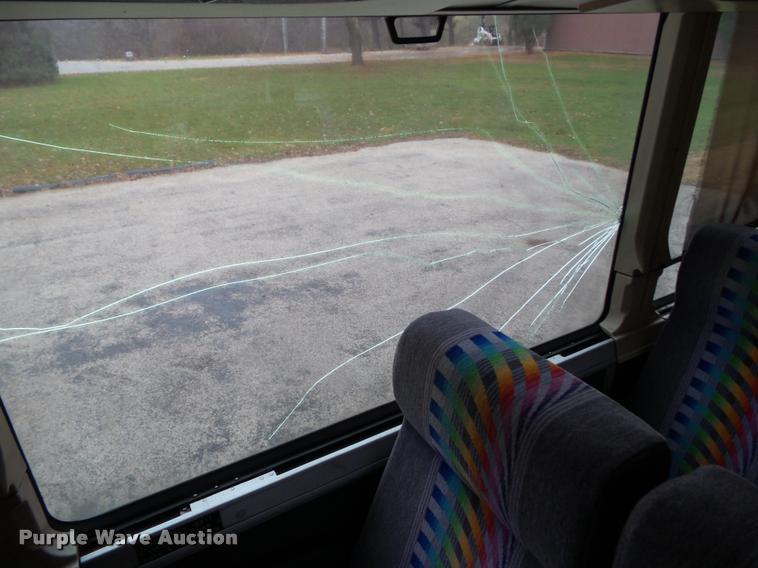 image for item BZ9953 1986 MCI 102A3 bus