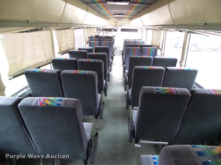 image for item BZ9953 1986 MCI 102A3 bus