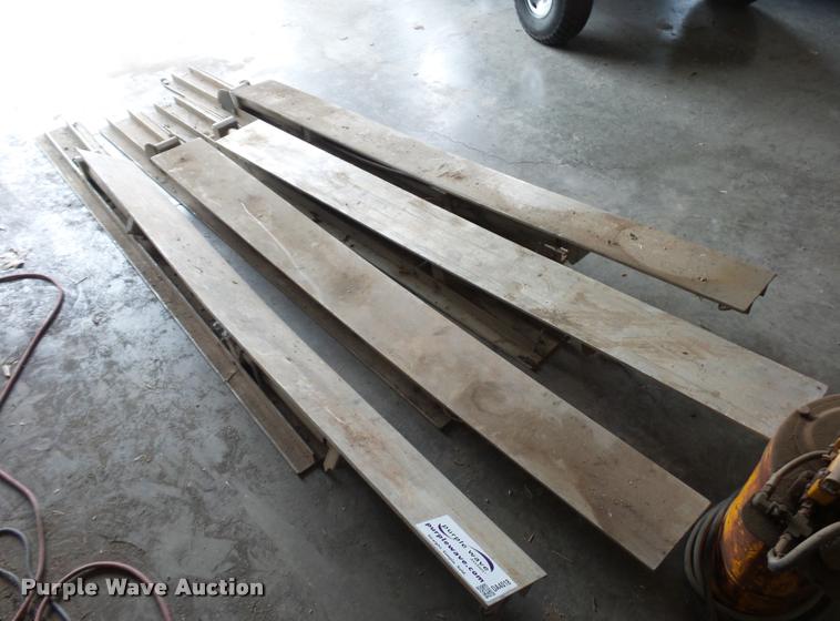 image for item DA4018 (4) hydraulic trench shoring beams