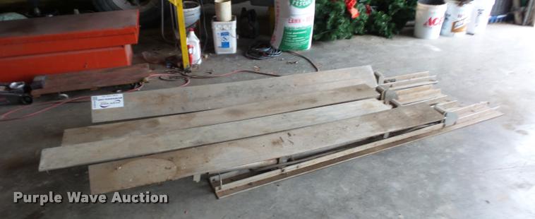 image for item DA4018 (4) hydraulic trench shoring beams