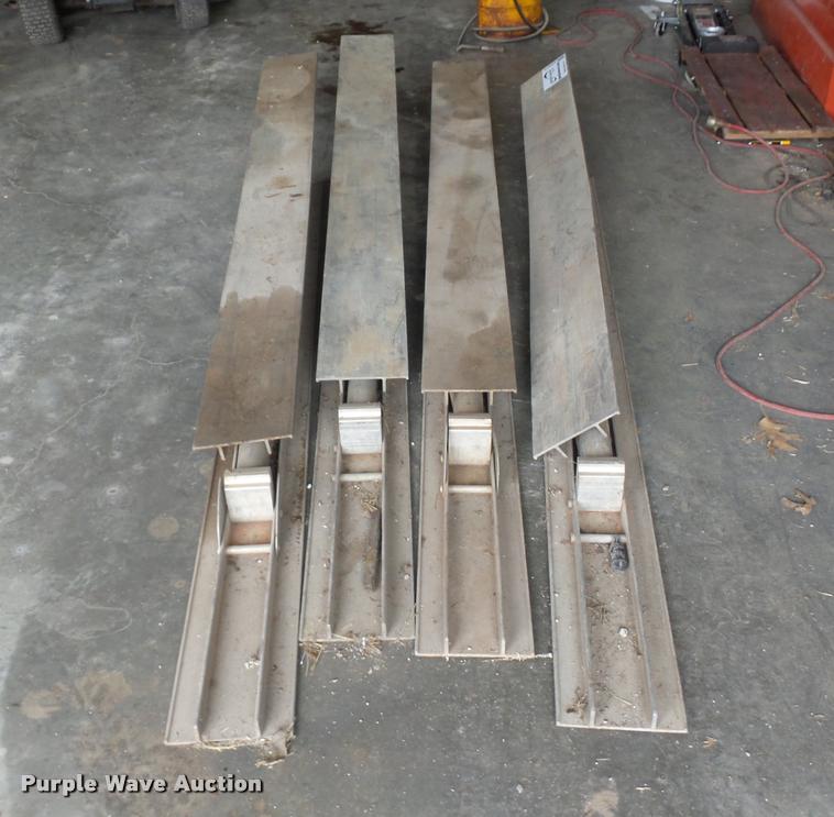 image for item DA4018 (4) hydraulic trench shoring beams