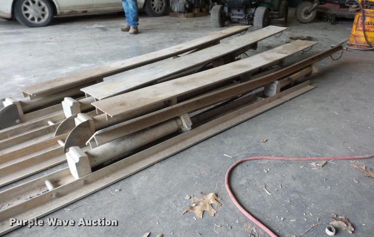 image for item DA4018 (4) hydraulic trench shoring beams