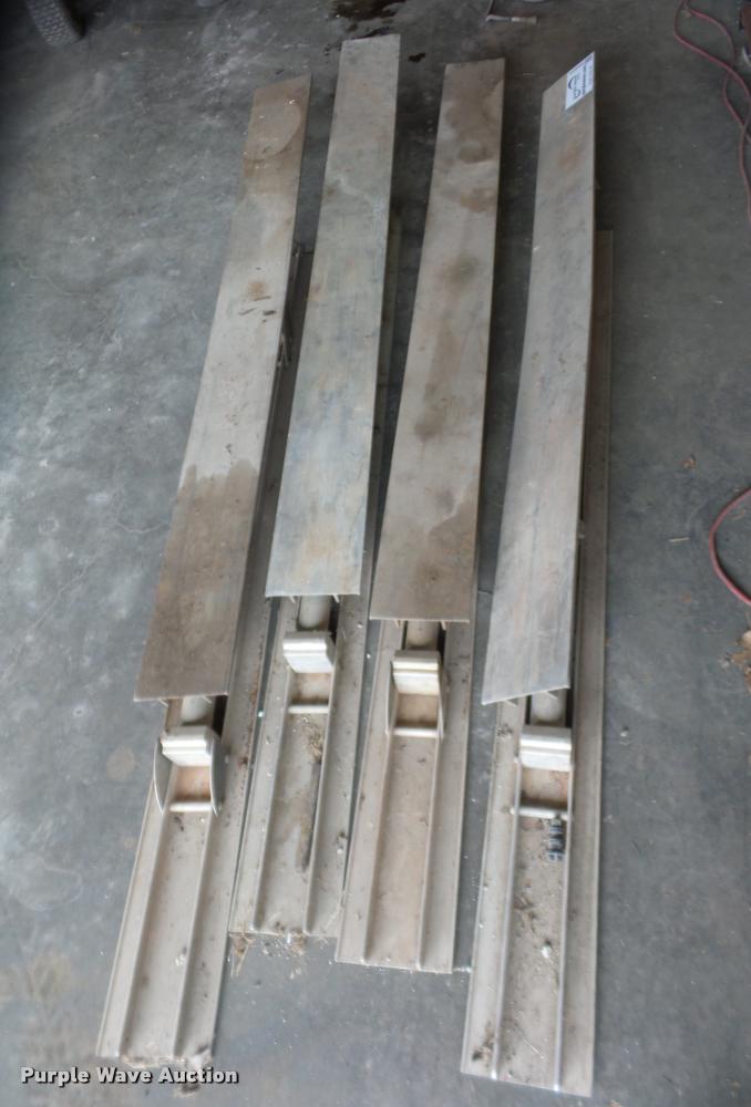 image for item DA4018 (4) hydraulic trench shoring beams
