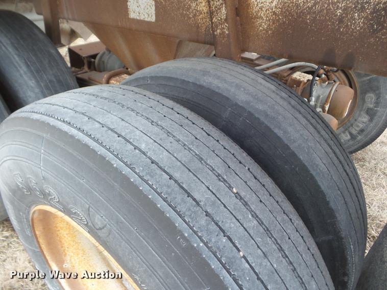 image for item DA7718 1988 Rancho bottom dump trailer