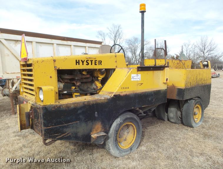 image for item DA7719 Hyster C530A pneumatic roller