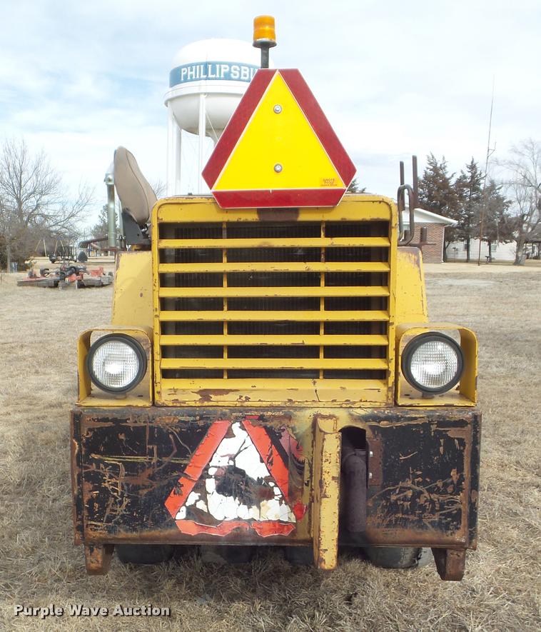 image for item DA7719 Hyster C530A pneumatic roller