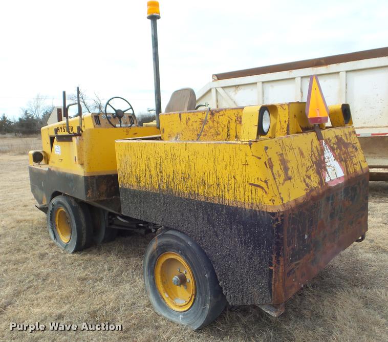 image for item DA7719 Hyster C530A pneumatic roller