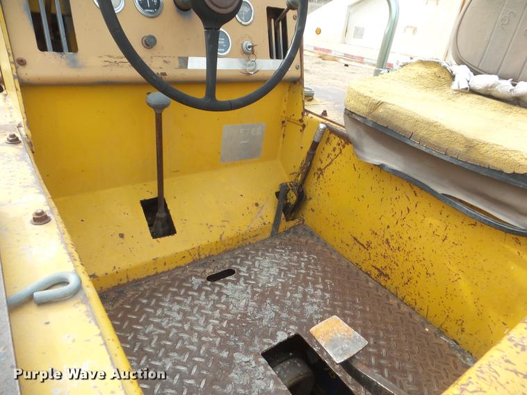 image for item DA7719 Hyster C530A pneumatic roller