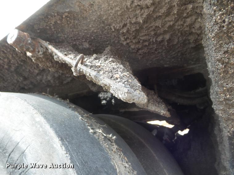 image for item DA7719 Hyster C530A pneumatic roller