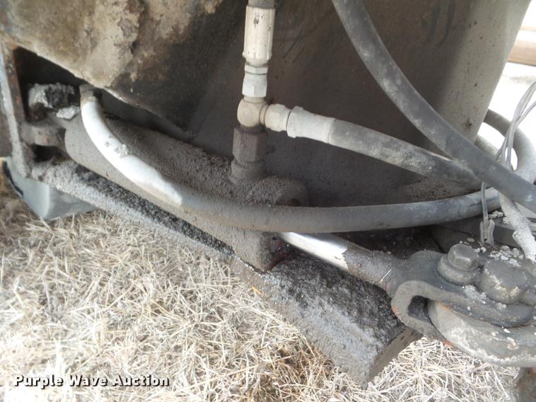 image for item DA7719 Hyster C530A pneumatic roller