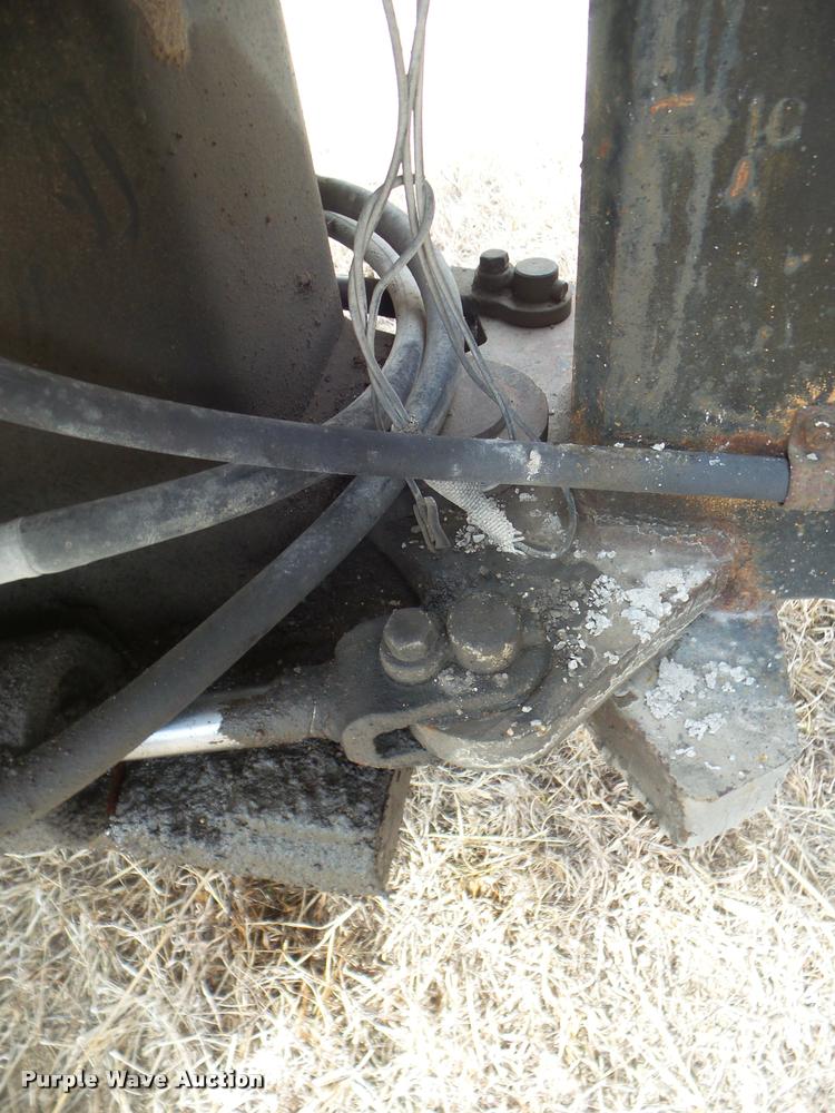 image for item DA7719 Hyster C530A pneumatic roller