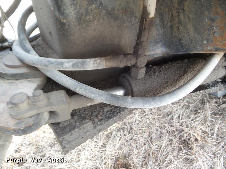 image for item DA7719 Hyster C530A pneumatic roller