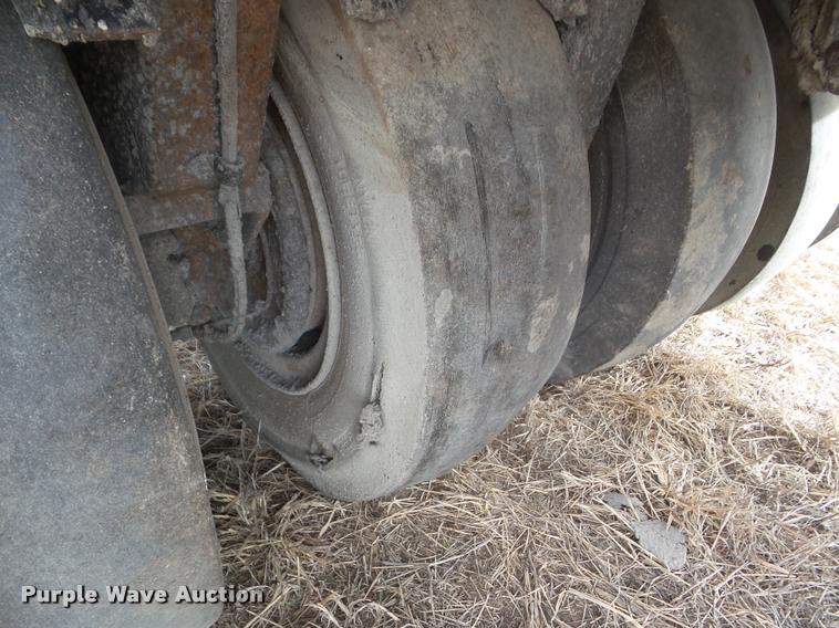 image for item DA7719 Hyster C530A pneumatic roller