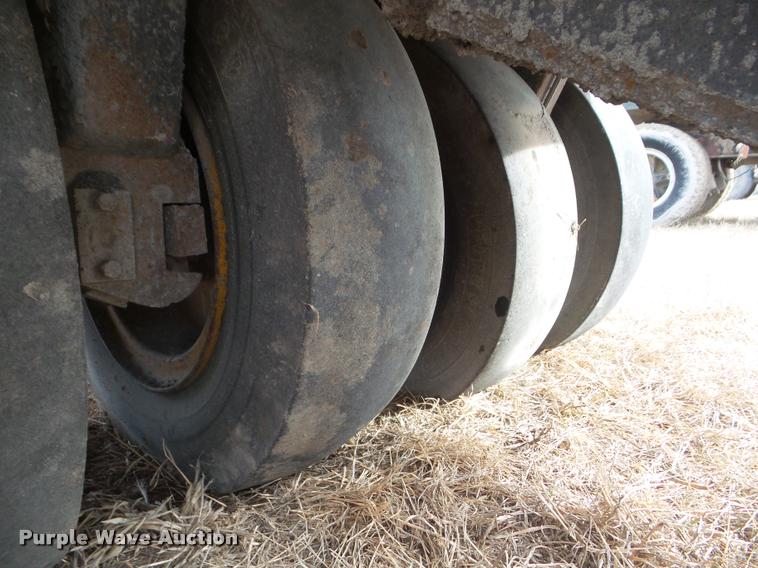 image for item DA7719 Hyster C530A pneumatic roller