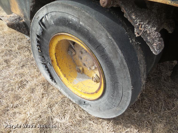 image for item DA7719 Hyster C530A pneumatic roller