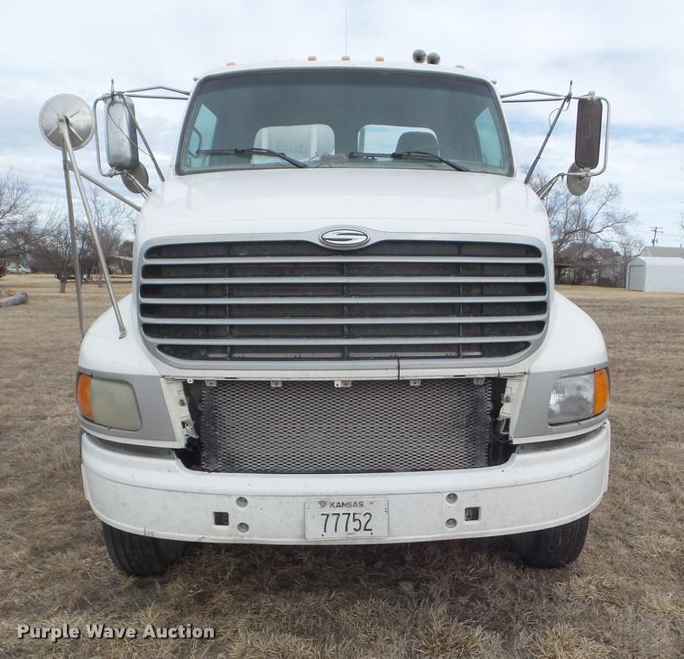 image for item DA7721 2007 Sterling A9500 semi truck