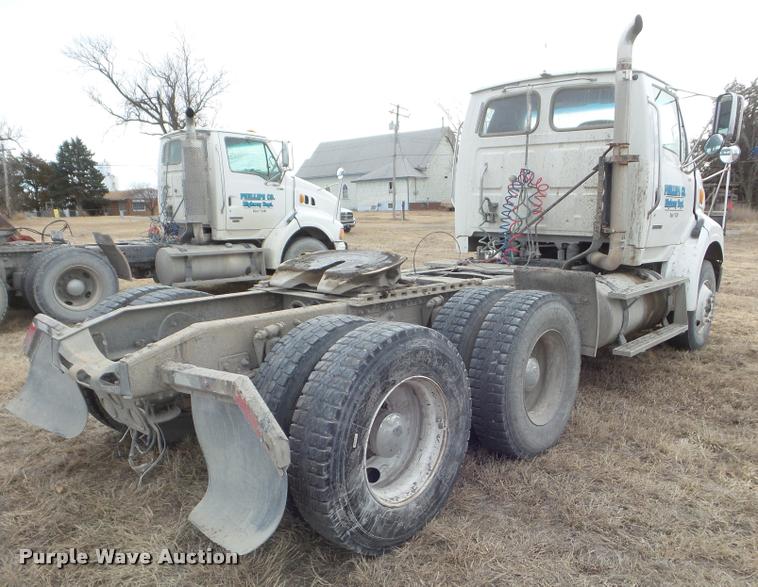 image for item DA7721 2007 Sterling A9500 semi truck