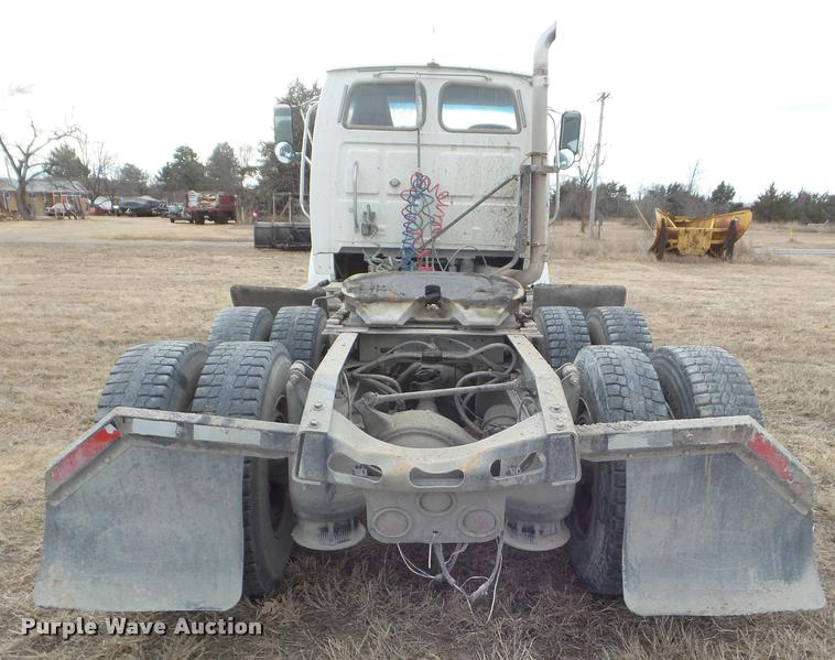 image for item DA7721 2007 Sterling A9500 semi truck