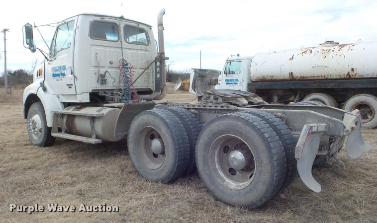 image for item DA7721 2007 Sterling A9500 semi truck