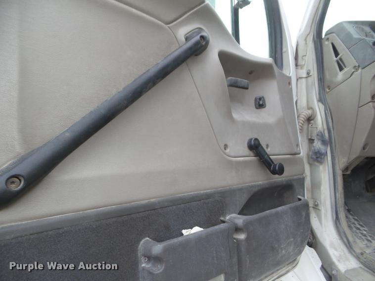 image for item DA7721 2007 Sterling A9500 semi truck